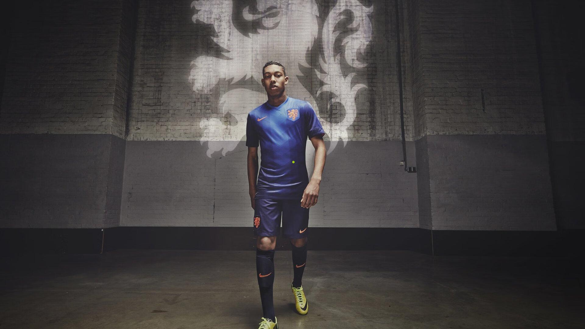 半场激战，保加利亚与土耳其1-1陷入胶着，居莱尔破门领先，柯克曲中楣憾失良机